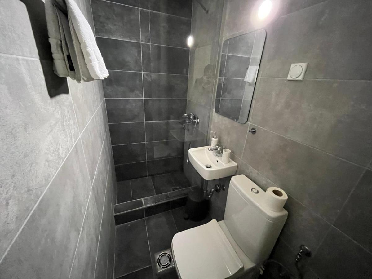 Mickitos City Center Apartment Skopje Bagian luar foto